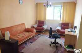 Apartament de vanzare 65 mp, 3 camere, decomandat, boxa, zona strazii Bucuresti