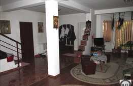 Duplex cu 220 mp utili, teren de 300 mp, zona usor accesibila! Imobil nou!