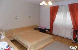 Casa cu 13 camere, 480 mp, 400 mp teren, partial mobilata, zona Andrei Muresanu!