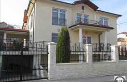 Casa de vanzare cu 8 camere, 420 mp, teren 1000 mp, imobil nou, zona linistita!