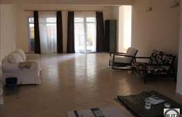 Casa de vanzare cu 8 camere, 420 mp, teren 1000 mp, imobil nou, zona linistita!