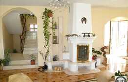 Casa de vanzare 360 mp utili cu 900 mp teren