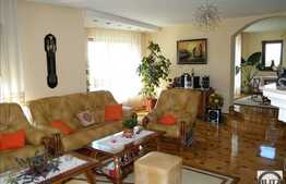 Casa de vanzare 360 mp utili cu 900 mp teren