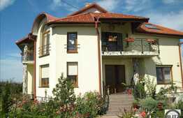 Casa de vanzare 360 mp utili cu 900 mp teren