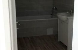 Apartament cu 3 camere, 52 mp cu balcon, zona Stejarului