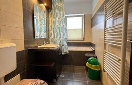 Apartament 2 camere,  52 mp, etaj intermediar, parcare, 2 balcoane, zona Terra