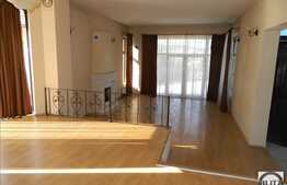 Casa cu pozitie unica, 576 mp utili, piscina interioara! Expozitie sudica!