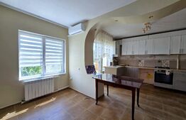 Apartament cu 3 camere de vânzare, parcare– Șesul de Sus, Florești