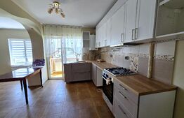 Apartament cu 3 camere de vânzare, parcare– Șesul de Sus, Florești