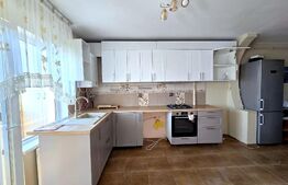 Apartament cu 3 camere de vânzare, parcare– Șesul de Sus, Florești