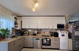 Apartament cu 3 camere de vânzare, parcare– Șesul de Sus, Florești