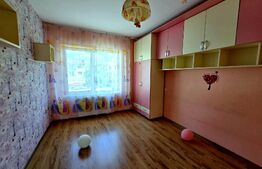 Apartament cu 3 camere de vânzare, parcare– Șesul de Sus, Florești