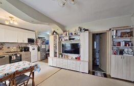 Apartament cu 3 camere de vânzare, parcare– Șesul de Sus, Florești