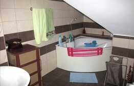 Casa individuala cu 170 mp utili, teren de 690 mp, zona de case!