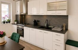 Apartament 2 camere, etaj intermediar, la cheie, balcon, zona Vivo