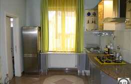 Casa cu arhitectura moderna in zona Andrei Muresanu