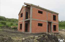 Vanzare casa 110 mp, 500 mp teren, semifinisata, zona linistita de case si vile