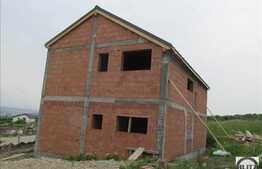 Vanzare casa 110 mp, 500 mp teren, semifinisata, zona linistita de case si vile