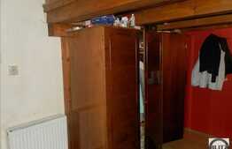 Casa de vanzare, curte comuna, 88 mp utili si 133 mp teren!