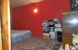 Casa de vanzare, curte comuna, 88 mp utili si 133 mp teren!