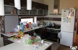 Casa de vanzare, 320 mp utili, teren 700 mp, zona linistita de case!