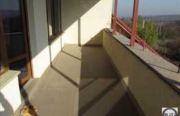 Casa de vanzare, 320 mp utili, teren 700 mp, zona linistita de case!