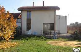 Casa de vanzare, 320 mp utili, teren 700 mp, zona linistita de case!