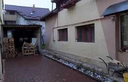 Casa cuplata, 155 mp utili, 270 mp teren, zona semicentrala