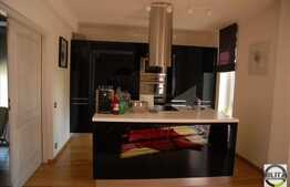 O vila cocheta in locatie excelenta cu 320 mp utili si 628 mp teren