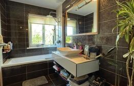 Apartament 3 camere, 77 mp, 2 băi, etaj 1, parcare, Sub Cetate