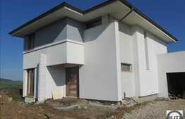 Vanzare casa individuala, 230 mp, 1300 mp teren, zona linistita de case si vile