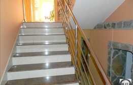 De vanzare casa, 275 mp cu teren 432 mp, zona Campului