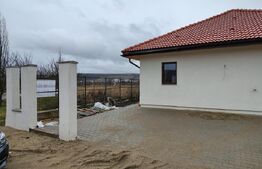 Casa finisată, pe un nivel, 4 camere, 114 mp, 750 mp teren, Jucu de Mijloc