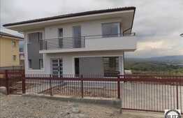Vanzare casa individuala, 137 mp utili, 490 mp teren, zona linistita