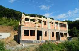 Duplex semifinisat, 124 mp utili, teren de 296 mp, zona Tauti, langa padure!