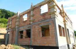 Duplex semifinisat, 124 mp utili, teren de 296 mp, zona Tauti, langa padure!