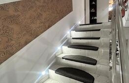 Casa/Vila cu 8 camere, 4 bai - Zarnesti