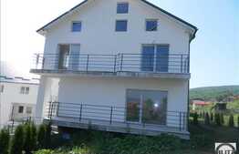 Duplex de vanzare, ansamblu privat, garaj dublu, la inceputul strazii Campului