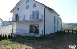 Duplex de vanzare, ansamblu privat, garaj dublu, la inceputul strazii Campului