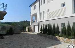 Duplex de vanzare, ansamblu privat, garaj dublu, la inceputul strazii Campului