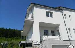 Duplex de vanzare, ansamblu privat, garaj dublu, la inceputul strazii Campului