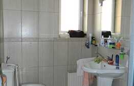 Casa individuala 320 mp, 1000 mp teren, zona linistita de case!