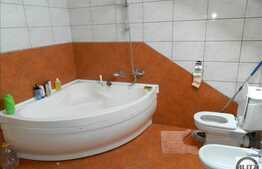 Casa individuala 320 mp, 1000 mp teren, zona linistita de case!