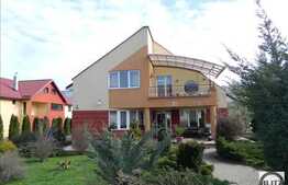 Casa individuala 320 mp, 1000 mp teren, zona linistita de case!