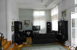 Casa individuala 320 mp, 1000 mp teren, zona linistita de case!