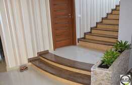 Vanzare casa 4 camere, 350 mp, teren 1000 mp, garaj, zona linistita! La cheie!