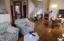 Casa cu alura de conac! 