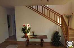 Casa individuala, 5 camere, 300 mp, 400 mp teren, zona linistita de case!