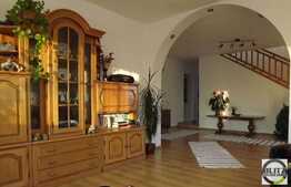 Casa individuala, 5 camere, 300 mp, 400 mp teren, zona linistita de case!