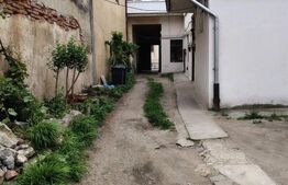 Casă zonă ultracentrală, curte comună, cu loc de parcare